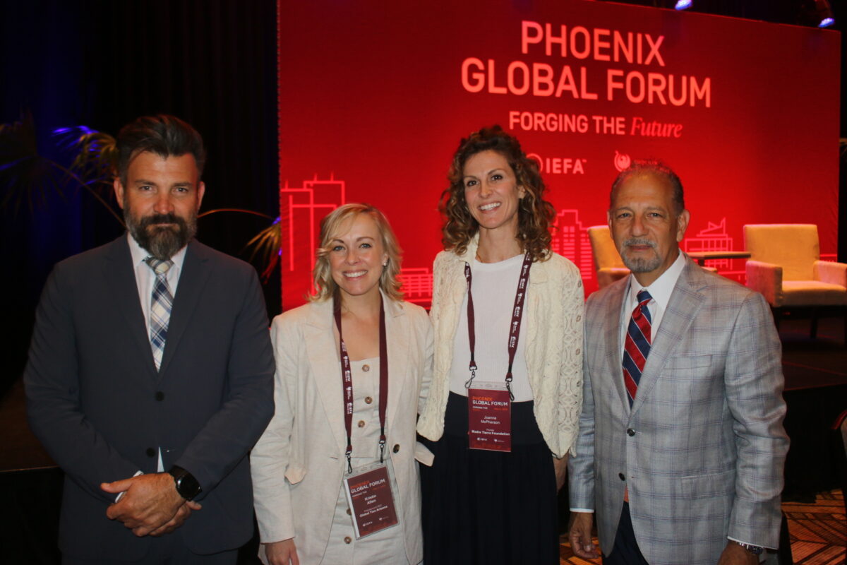 IMG 4730 1200x800 - "Forjar el futuro", Phoenix organiza Foro Global