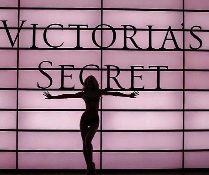 Victoria 1 716x600 - Victoria 's Secret su desfile de ángeles está de vuelta