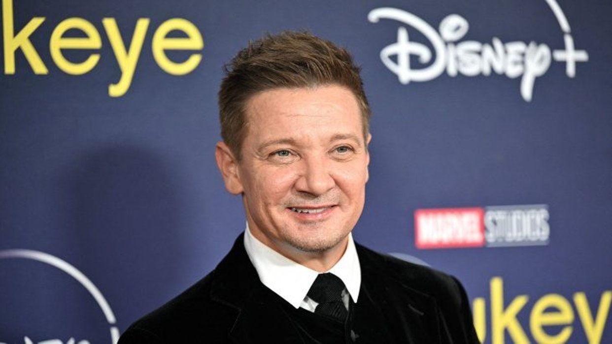 renner 8m9y - Jeremy Renner estuvo muerto por minutos tras accidente en la nieve