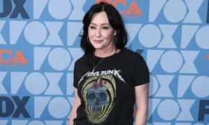 9d33f3f3 24d2 46cc 9add 3b212a60b17d source aspect ratio default 0 e529 300x180 - Shannen Doherty se cierra al amor