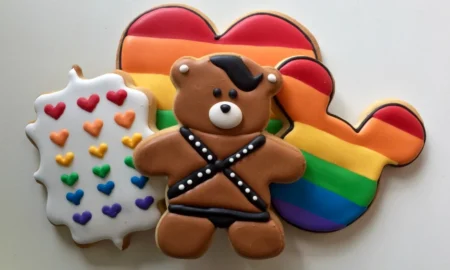 galletas pride de cardin 3 450x270 - Galletas y pasteles imperdibles para celebrar el Mes del Orgullo LGBT+