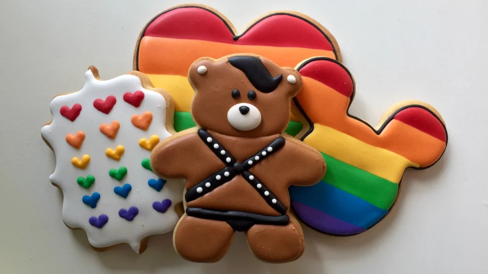 galletas pride de cardin 3 - Galletas y pasteles imperdibles para celebrar el Mes del Orgullo LGBT+