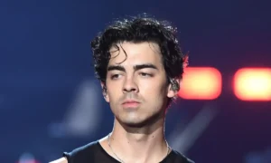 joe jonas concierto jonas brothers 69 300x180 - Joe Jonas se olvida del amor y se enfoca en la música