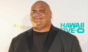 taylor wily hawaii five 0 magnum p i actor ufc sumo wrestler dead at 56 ftr 300x180 - Taylor Wily, el actor de "Hawaii Five-0" fallece a los 56 años