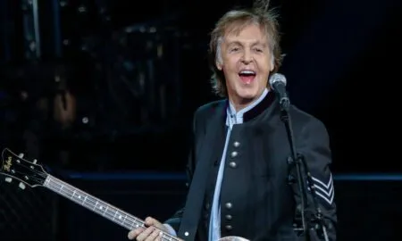 647fbff00b24f.r d.1720 1017 450x270 - Paul McCartney pasa momento inolvidable con sus fans mexicanos