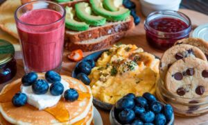 Recetas saludables para desayunar 300x180 - El secreto de un desayuno saludable para una vida longeva: la fibra es la clave