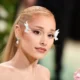 ariana grande met gala 2024 98 80x80 - Ariana Grande se viraliza por no aguantar su premio