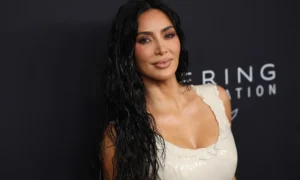 Kim Kardashian Has Started Dating Someone New And Shes Keeping it Low Key Source 1 300x180 - Captan a Kim Kardashian vestida de novia en la playa