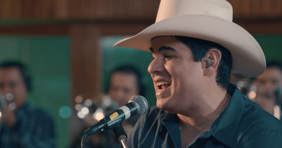 unnamed 47 - Alfredo Olivas lanza ‘V1V0 EN VIVO’, un EP con versiones en vivo de su más reciente álbum