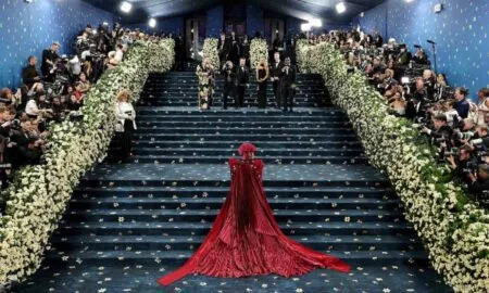 gqnvo4 w4aawmcr 450x270 - Los looks que destacaron en la noche de la Met Gala 2025