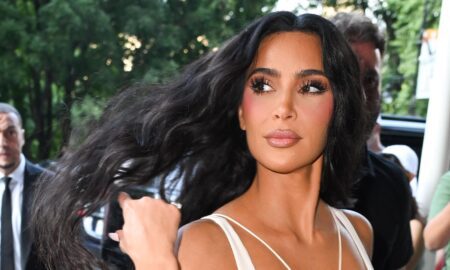 9c1bfee0 2f8d 11f0 9bd9 991cbd2e7144 450x270 - Kim Kardashian denuncia redadas "inhumanas" de ICE en Los Ángeles