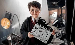 HarryPotter Serie 01 300x180 - Presentan oficialmente al nuevo Harry Potter