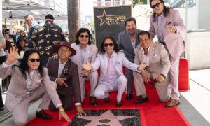 Los Bukis 4 300x180 - Los Bukis reciben estrella en Hollywood