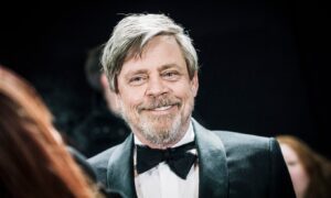 Mark Hamill 1 300x180 - Mark Hamill defiende el poder del cine ante la división en Estados Unidos