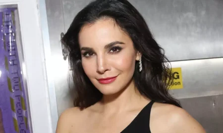 descarga 85 450x270 - Martha Higareda hace su primera aparición embarazada
