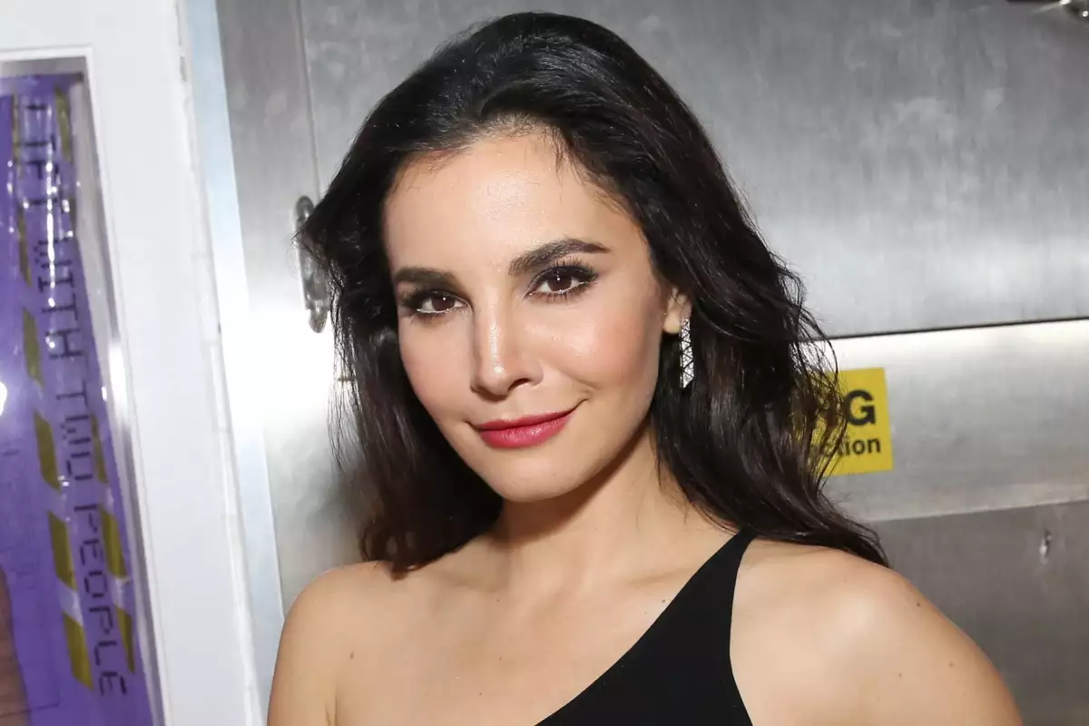 descarga 85 - Martha Higareda hace su primera aparición embarazada