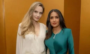 salma hayek y angelina jolie 300x180 - Salma Hayek y Angelina Jolie llegan a Veracruz