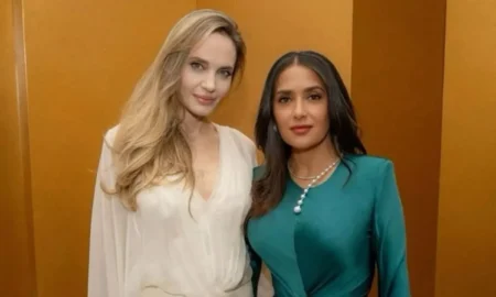 salma hayek y angelina jolie 450x270 - Salma Hayek y Angelina Jolie llegan a Veracruz