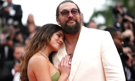 Adria Arjona jason momoa 1 450x270 - El gran detalle que Jason Momoa tuvo con Ricardo Arjona
