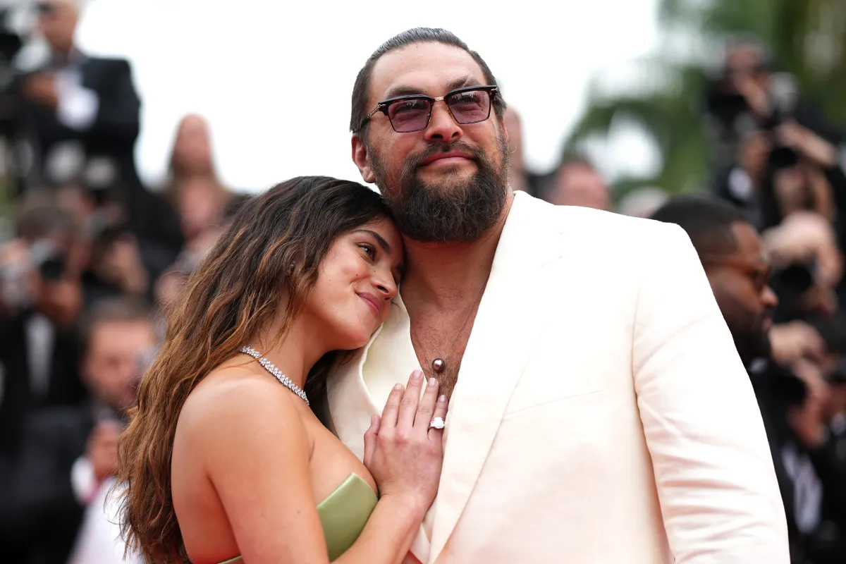 Adria Arjona jason momoa 1 - El gran detalle que Jason Momoa tuvo con Ricardo Arjona