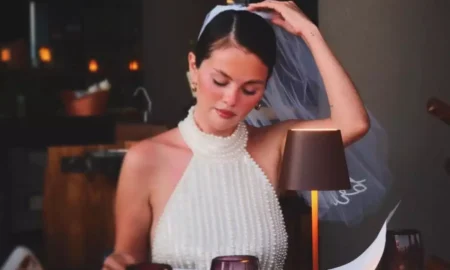 descarga 94 450x270 - Selena Gómez se despide de la soltería en Los Cabos