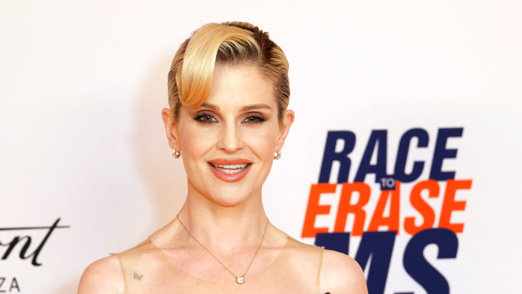 kelly1x 173135 1024x576 1 - Kelly Osbourne cumple la promesa que le hizo a Ozzy