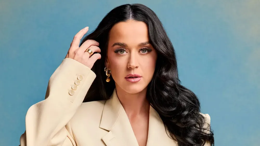 multimedia.normal.8af6668bc6762d4d.SU1HLTIwMjQxMDIwLVdBMDA2M19ub3JtYWwud2VicA - Katy Perry sufre descarga eléctrica en pleno concierto