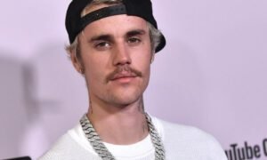000 1OG6IB 300x180 - Justin Bieber se convierte en el artista mejor pagado de Coachella