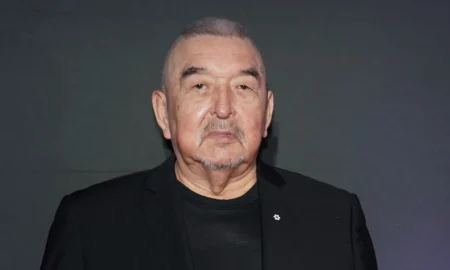 42336582a9b64d161248bcb0efce78dd 450x270 - Fallece Graham Greene, actor de "Danza con lobos" y "Crepúsculo"