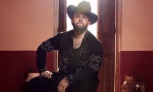 OUNIWNM57VETTNITXYMR57U33U 300x180 - Carin León y Ricky Martin lanzan colaboración
