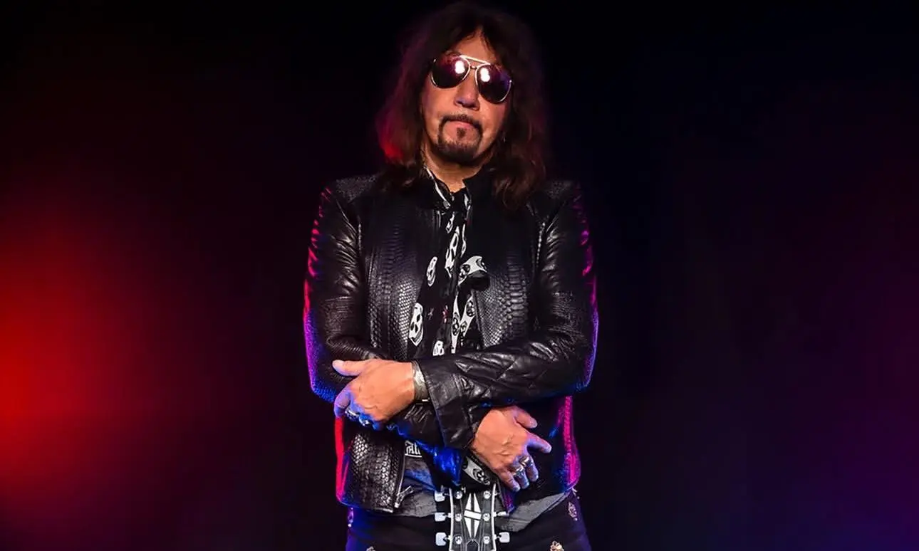 ace frehley 03043a5a focus 0.02 0.65 1479 828 - Revelan las causas de muerte de Ace Frehley