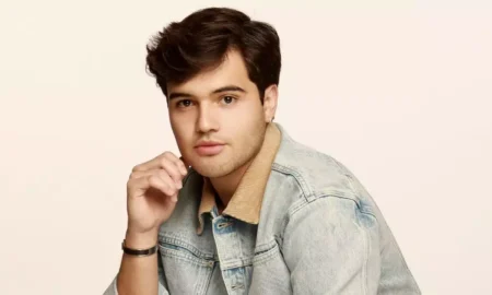 descarga 450x270 - Jair Sánchez debuta como actor en la nueva serie de 'Cómplices'