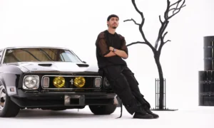 Neton Vega cr Rogelio Trapero Gomez press 2025 billboard 1548 300x180 - Netón Vega confirma su momento: “Turístico” se afianza en el Top 10 de la radio