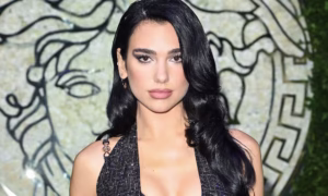 e5e0027e7dc4 dua lipa t 300x180 - Dua Lipa deslumbra al rendir homenaje a artistas latinos en su Radical Optimism Tour