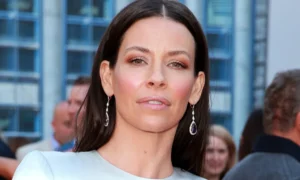 c4384720321b80a387c40a3ca1493abe 300x180 - Evangeline Lilly revela daño cerebral tras accidente y conmueve a sus fans