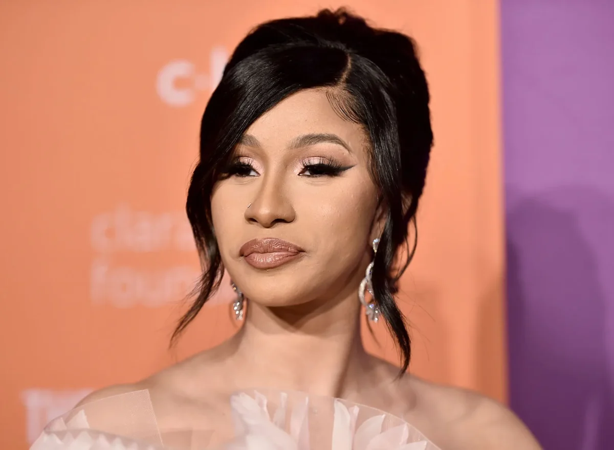 Cardi B 2019 1200x881 - Cardi B arremete contra ICE en su gira y desata pol&eacute;mica