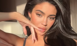 kylie jenner ropa interior 1674124009 300x180 - Kylie Jenner protagoniza campaña de SKIMS y enciende redes con look “casi al desnudo”