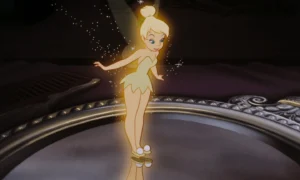 Peter pan disneyscreencaps.com 1172 1 300x180 - Disney+ prepara serie live-action de Campanita llamada “Tink”