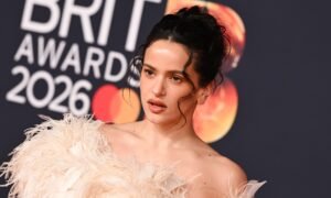 rosalia alfombra roja brit awards 2026 69 300x180 - ¡Histórico! Rosalía gana el BRIT Award a Artista Internacional del Año 2026