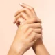comment prendre soin de mes mains 668512 80x80 - El punto “antiestrés” en tu mano que puede ayudarte a relajarte en segundos